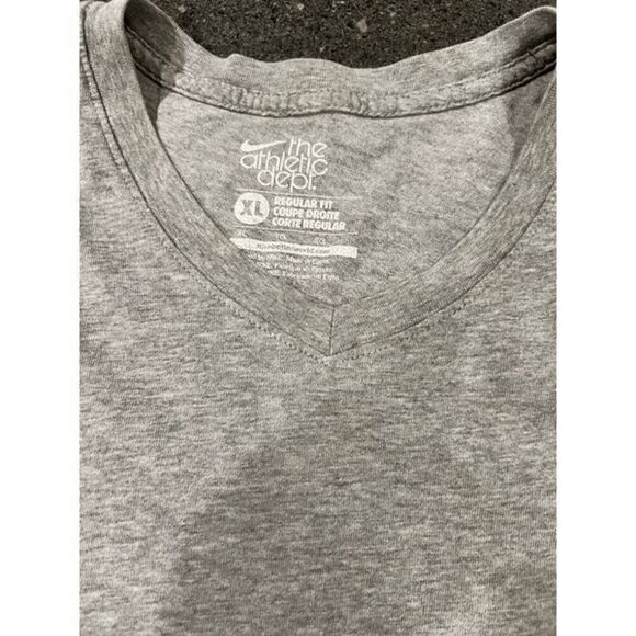 Nike embroidered Logo T-shirt size XL - Picture 2 of 6